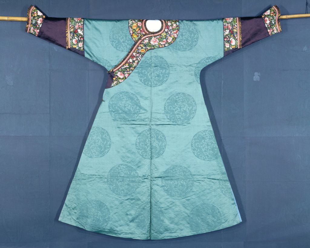 图片[1]-Green satin dark dragon cotton robe-China Archive
